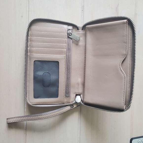 MARC BY MARC JACOBS 'New Q Wingman' - Picture 3 of 6